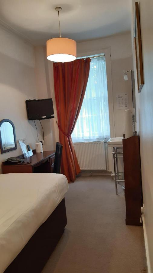 Crescent Hotel Лондон Екстериор снимка
