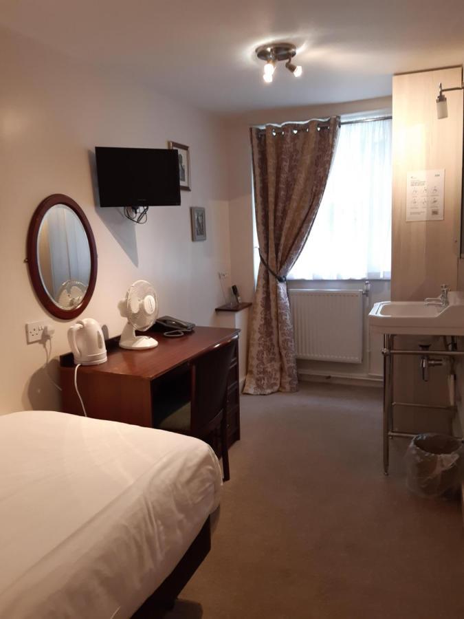 Crescent Hotel Лондон Екстериор снимка