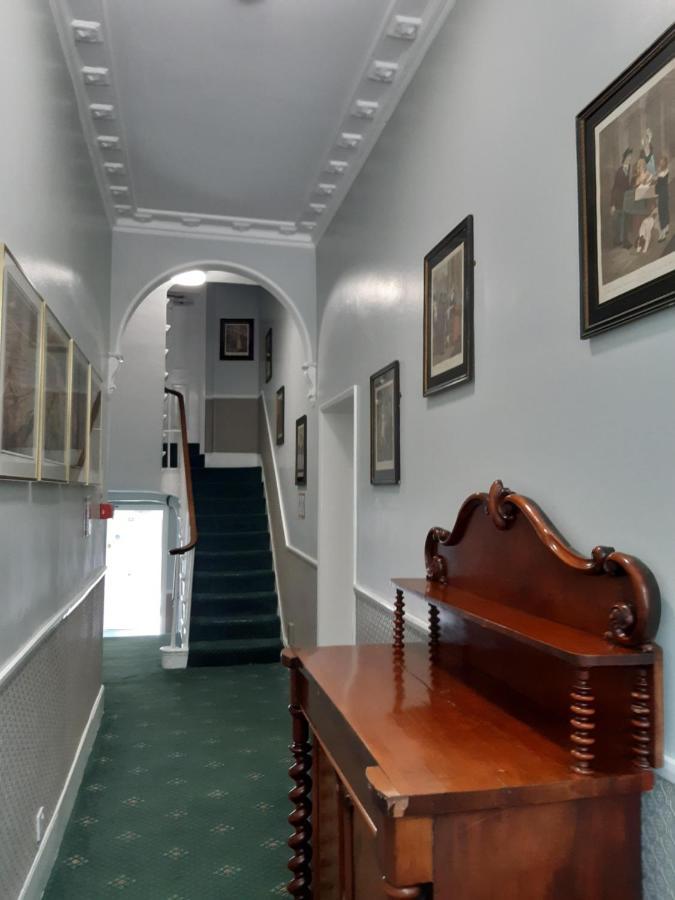 Crescent Hotel Лондон Екстериор снимка