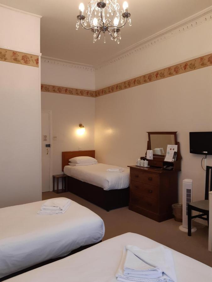 Crescent Hotel Лондон Екстериор снимка