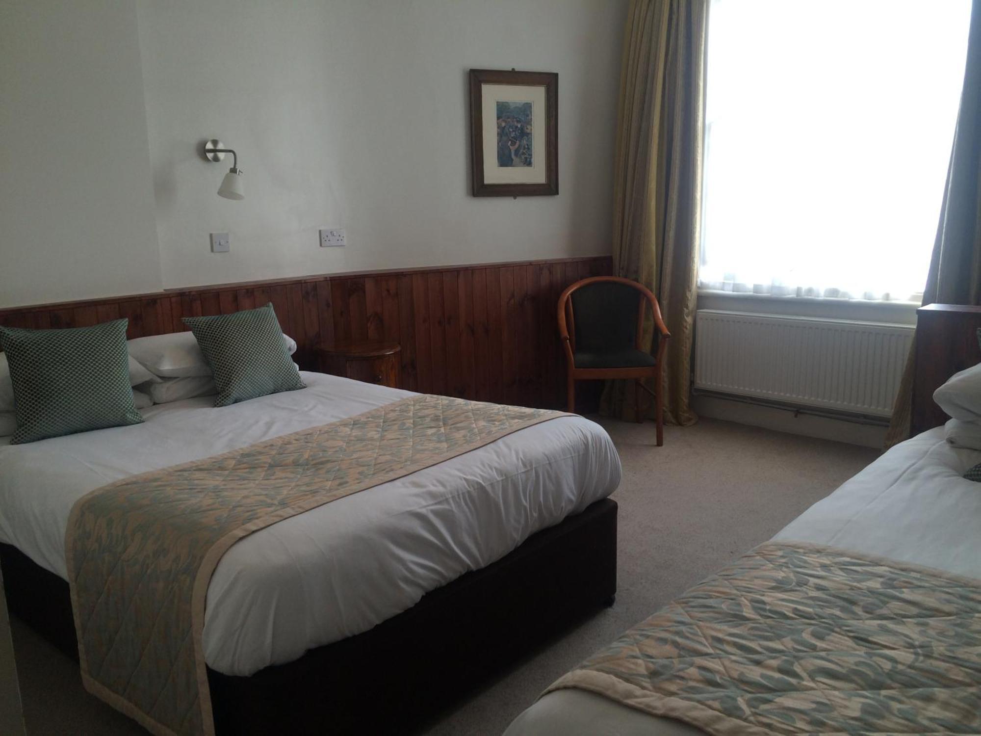 Crescent Hotel Лондон Екстериор снимка